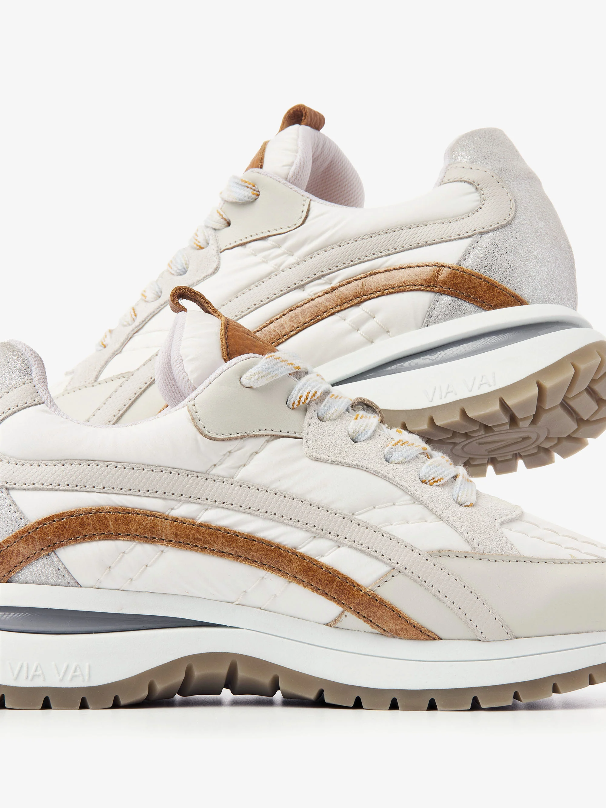 Usher Skye - Image 5