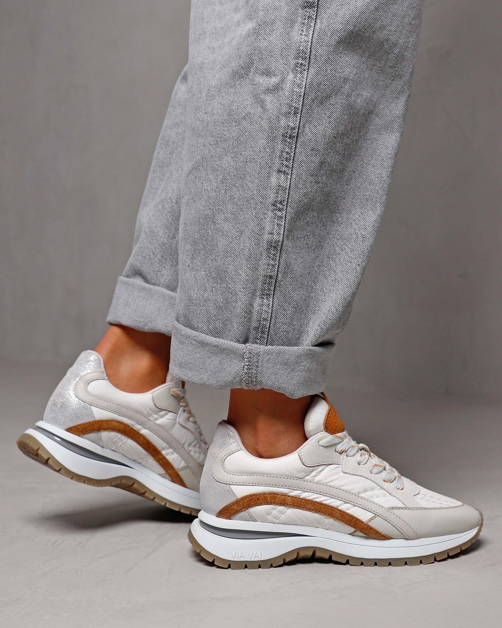 Usher Skye - Image 6